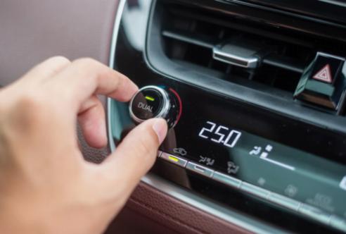Hvordan feilsøke og fikse elektriske problemer i bilens aircondition