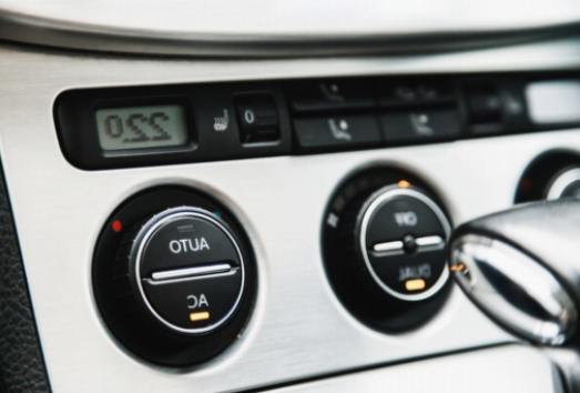 Rollen til elektriske komponenter i å holde bilens klimaanlegg i gang jevnt