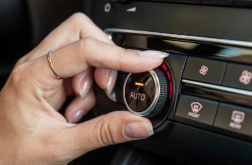Vanlige tegn på en defekt bilklimaanleggstermostat